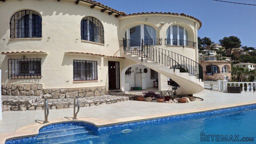 Located in the Montemar area of Benissa Costa, this villa..