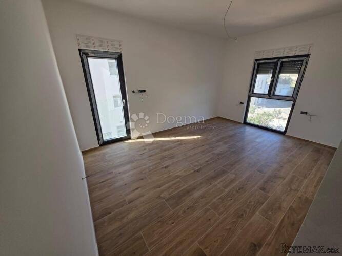 ROGOZNICA- NOVOGRADNJA STAN 70M OD MORA 2.KAT - 3