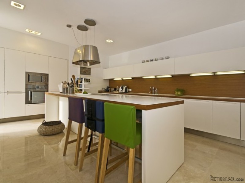 Magnificent Contemporary Property Near.. - 2