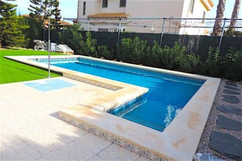 3 Bedroom 2 Bathroom Villa In Playa.. - 2