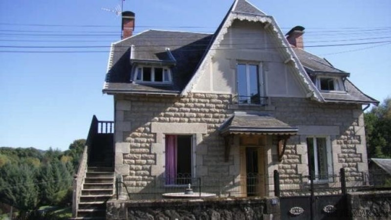 Superb Location For this Detached House - 2