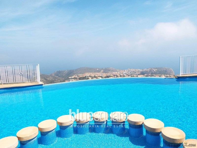 2 bedroom apartment with impressive sea..