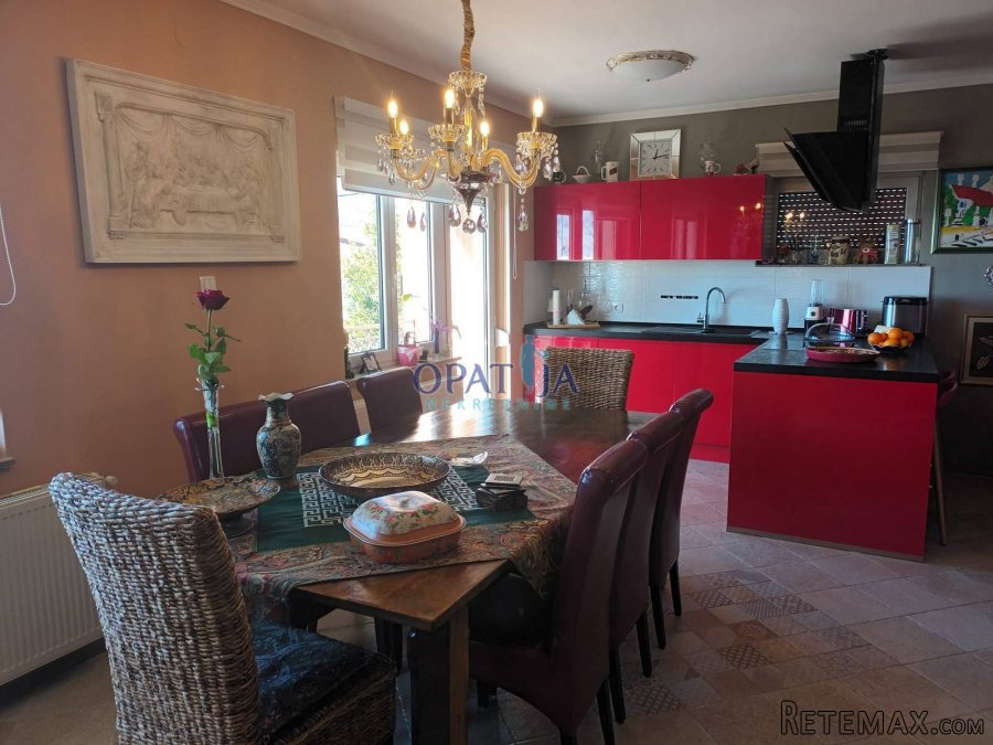 Rubeši, kuća na kat s 1600 m2 okućnice, garaža, pogled