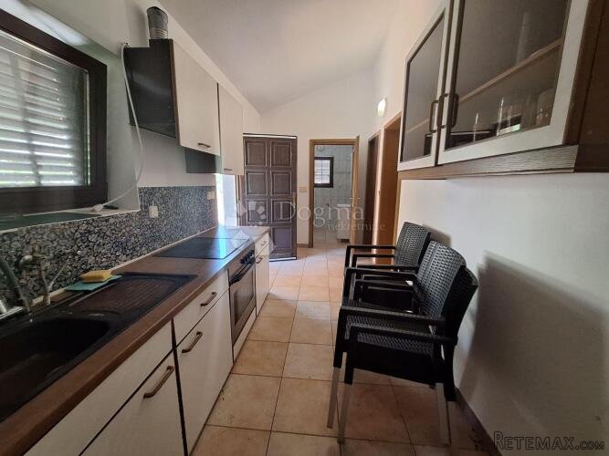 SAMOSTOJEĆA KUĆA SA 3 APARTMANA - 2