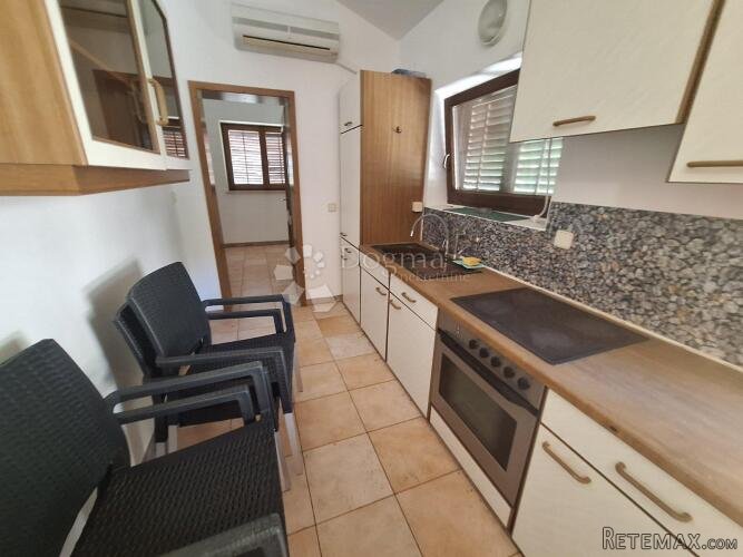 SAMOSTOJEĆA KUĆA SA 3 APARTMANA - 3