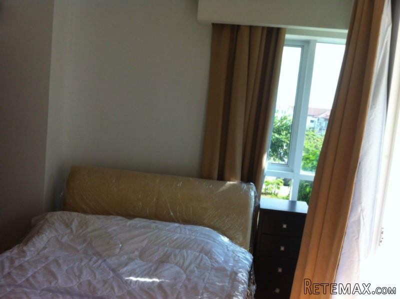 Royal Place - 1-Bedroom Condo in The.. - 2