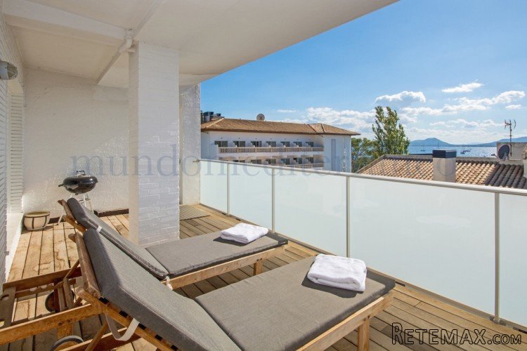 Very spacious penthouse which can be found just off of the.. - 4