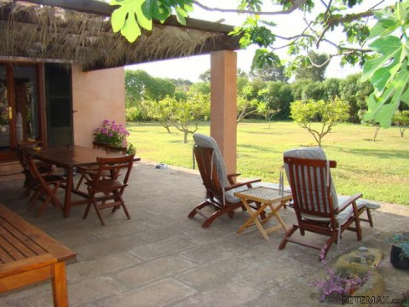 Great country home with 3 houses, pool.. - 2
