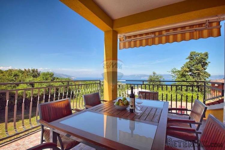 Villa s prekrasnim pogledom na more i vlastitim bazenom