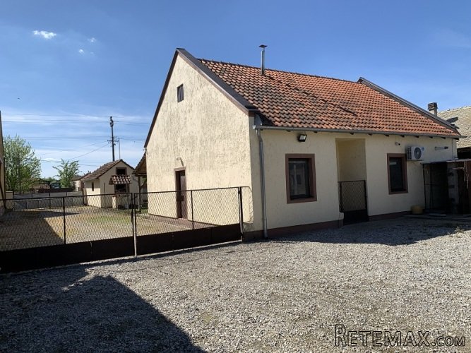 Trosoban akuca sa velikim ekonomskim objektom i garazom-HITNO - 7