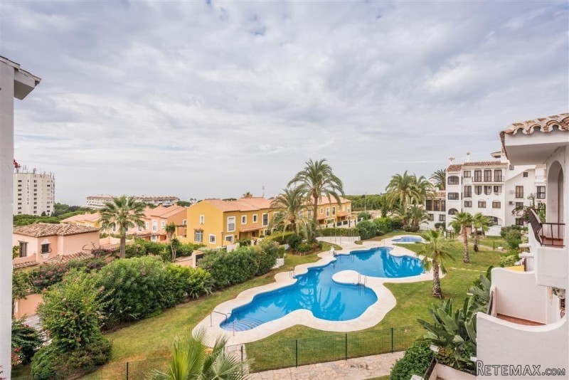 2 Bedroom Middle Floor Apartment