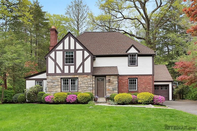 4 bedroom House For Sale: 22 Crescent..