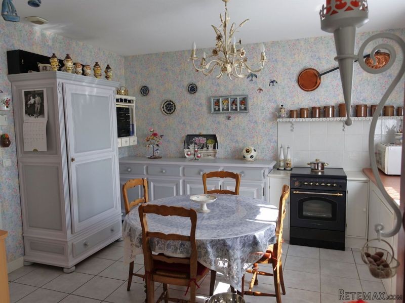 3 Bedroom Bungalow With Garage, Garden.. - 2