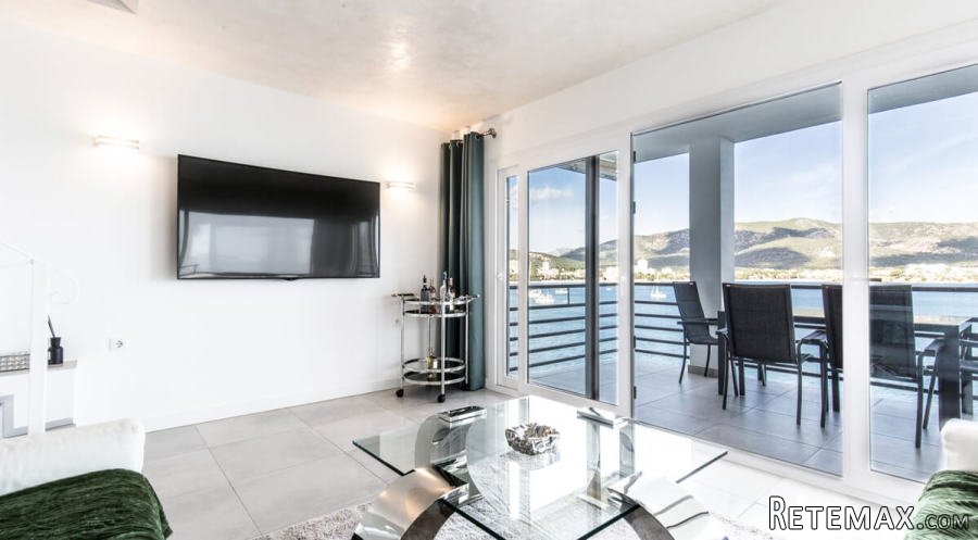 Beautiful newly reformed apartment with amazing sea views.. - 2