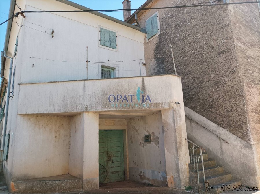 Dvije starine s vrtom blizu Višnjana ! - 2