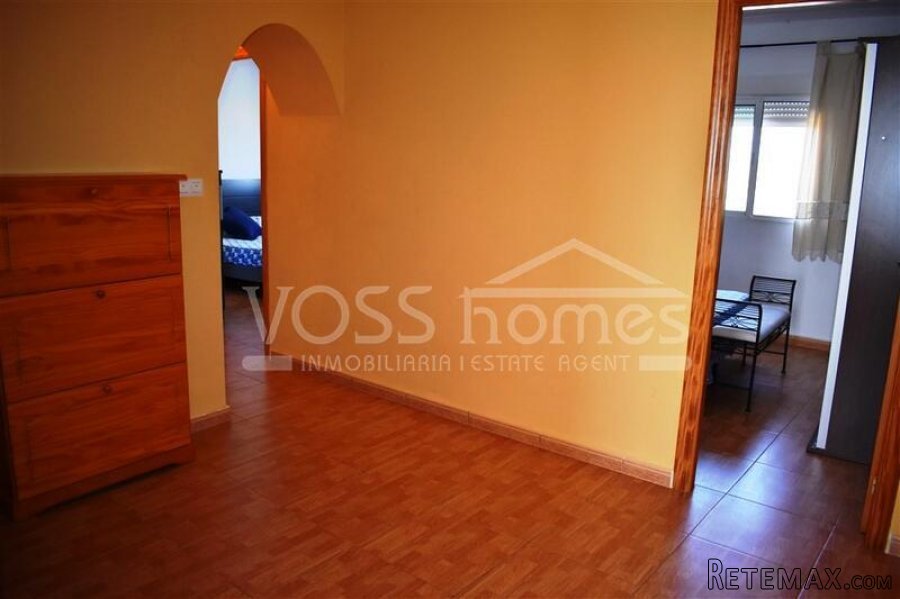 Large 200m2, semi detached, Two storey, 6 bedrooms and 2.. - 12