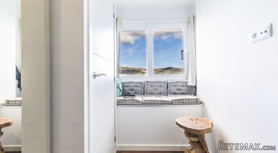 Beautiful newly reformed apartment with amazing sea views.. - 3