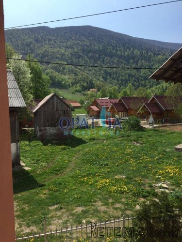 Jasenak - građevinsko zemljište sa štalom, građevinom pol..