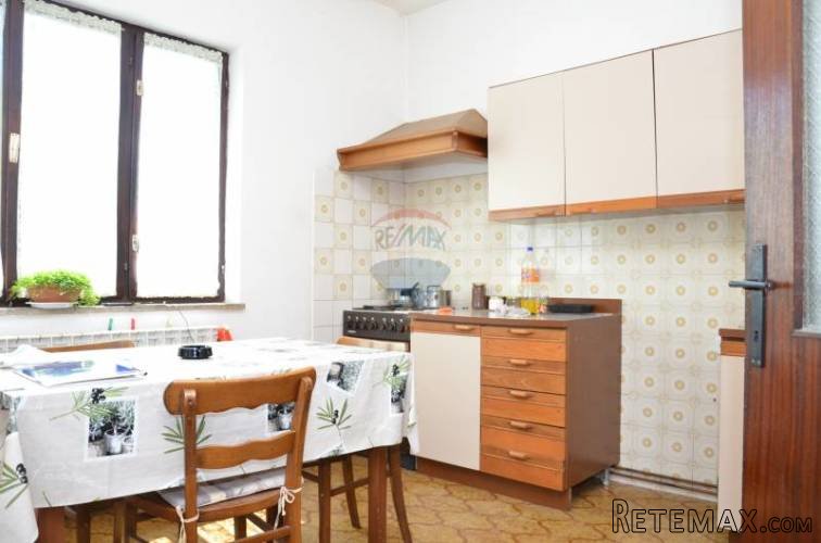Brtonigla, stan 105 m2 sa velikom okućnicom - 2