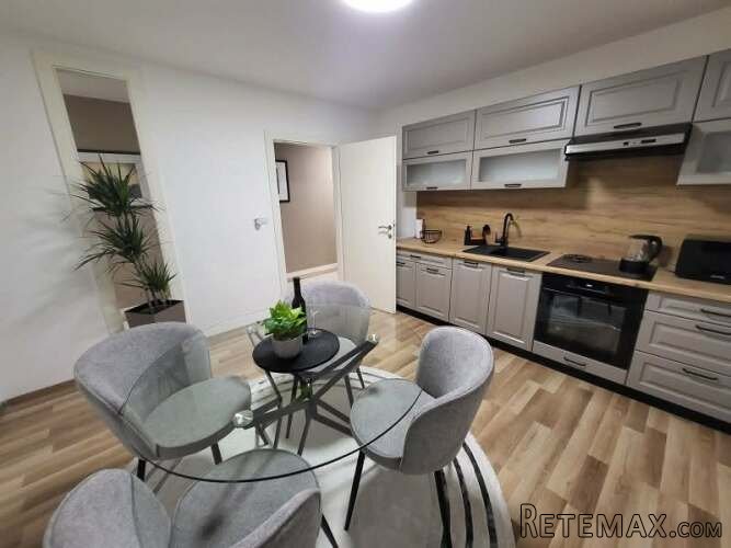 LUXUZNO OPREMLJEN TROSOBNI APARTMAN CAZIN NAJAM STAN NA DAN - 10