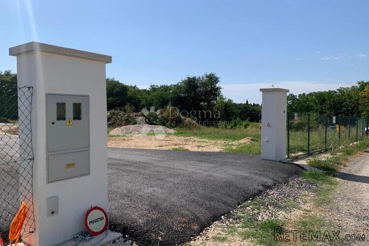 KANFANAR – odlično građevinsko zemljište na mirnoj lokaciji