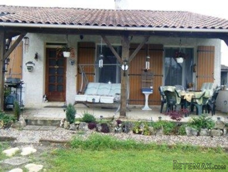Lovely 2 Bedroomed House All On One..