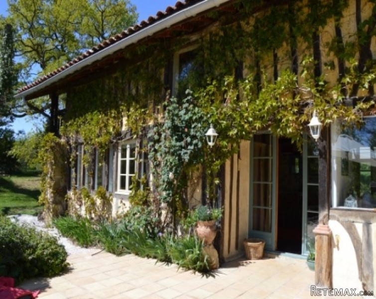250 Year Old Farmhouse, Guest Chalet..