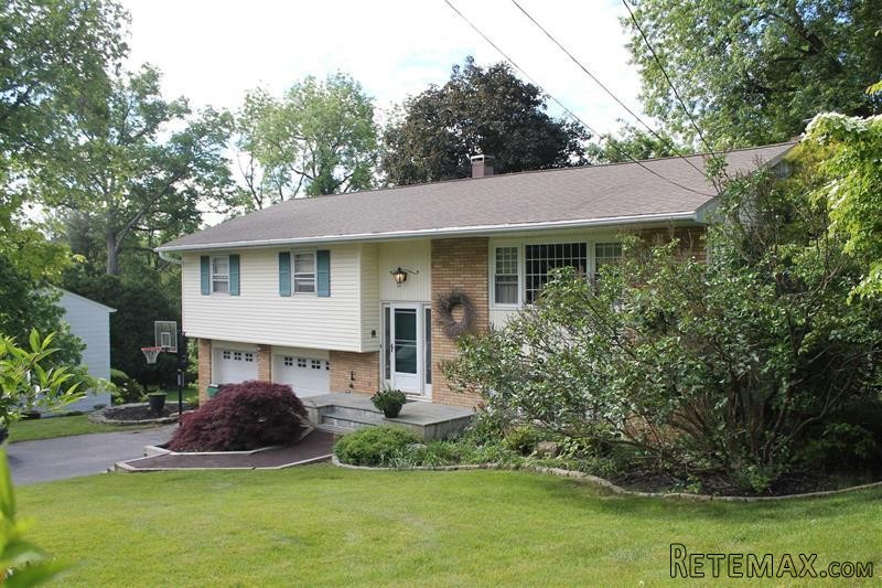 3 bedroom House For Sale: 31 Fair Way..