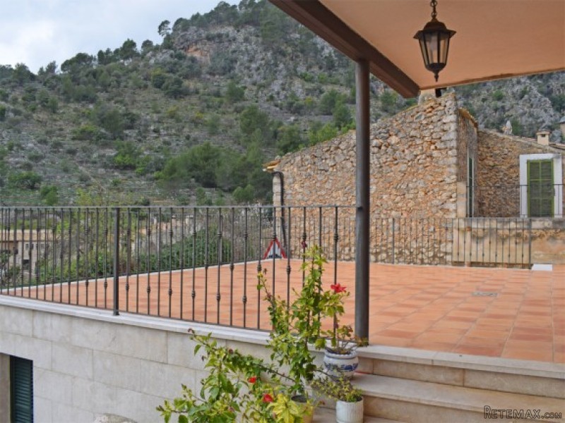 Wonderful Town House With Views In..