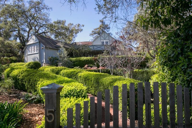 4 bedroom House For Sale: 5 Rosemary Ln