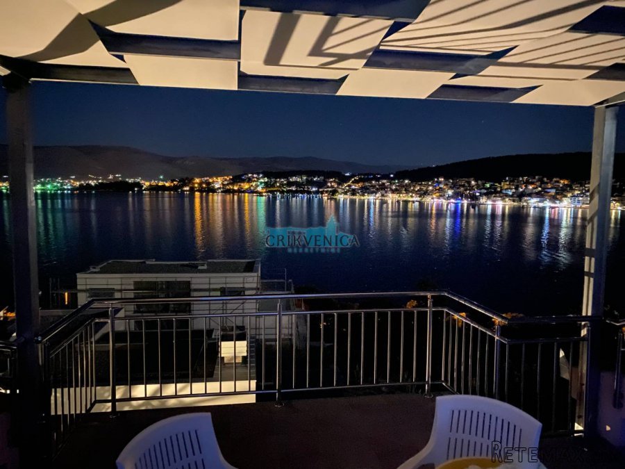 Čiovo, kuća sa 5 apartmana na 50 metara od mora