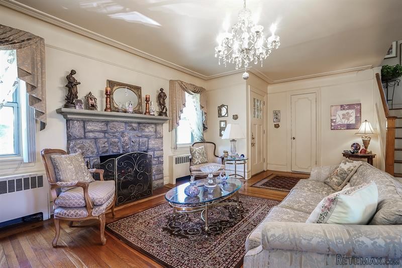 4 bedroom House For Sale: 100 Saint.. - 2