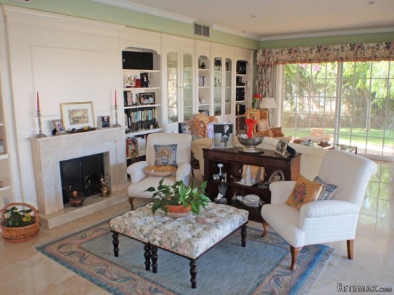 Beautiful Villa With Large Garden In Sa.. - 2