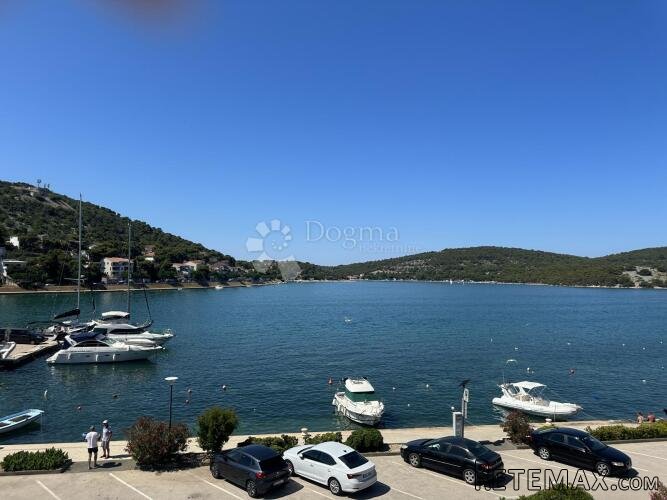 Kuća s velikim potencijalom, prvi red do mora, TISNO - 2