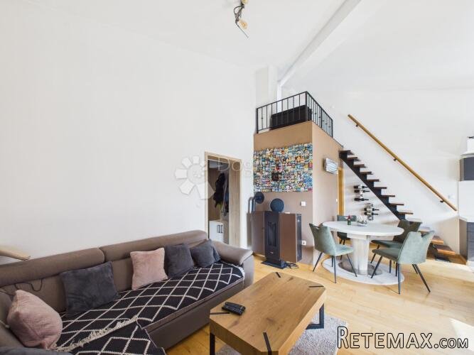 Stan 83,2m2 s galerijom i terasom u manjoj zgradi + parking - 2