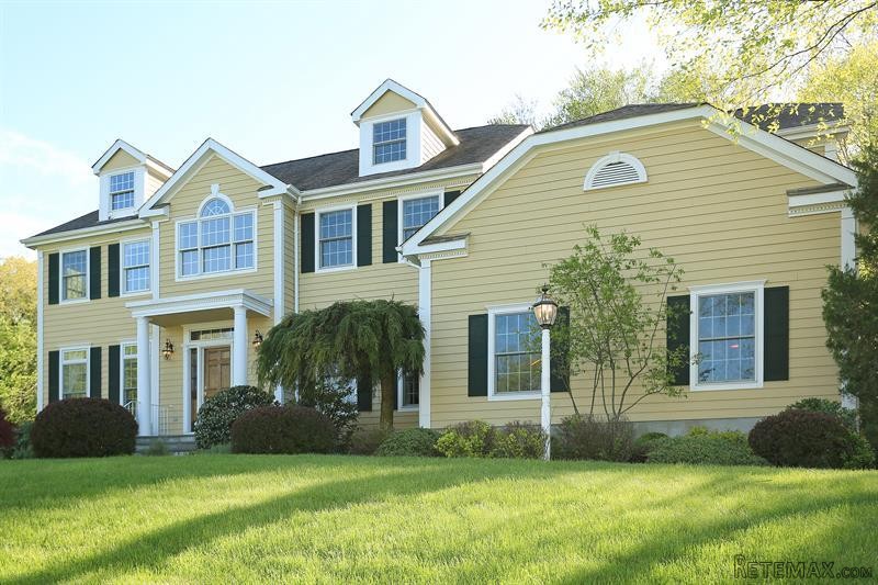 5 bedroom House For Sale: 52 Hall Road..