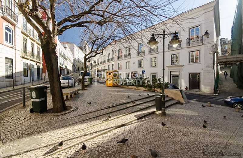 Restored 17th Century Palace In Lisbon