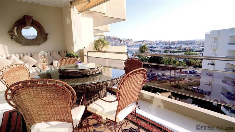 3 bedroom Apartment For Sale: Marina..