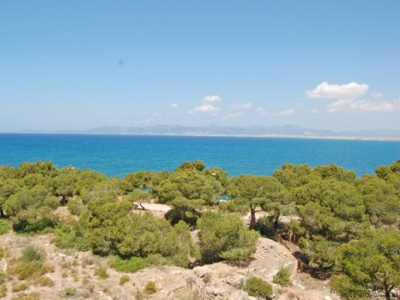 Semi-Detached House In An Exclusive..
