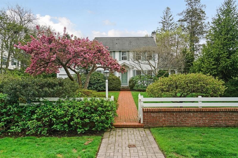 4 bedroom House For Sale: 12 Mohawk.. - 2