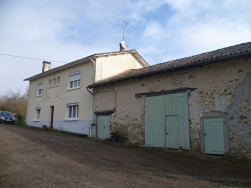 EC0729al Spacious Farmhouse; 2 Barns;.. - 2