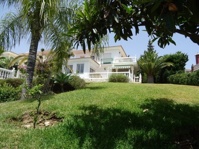 Beautiful villa located in Sierrezuela only 5 min. walk to.. - 2