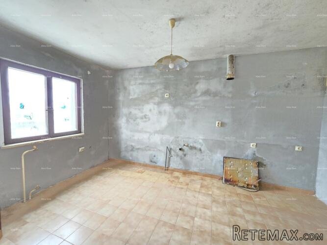 Prostrana kuća u blizini Pule ! Dva stana- 2500 m² z.. - 3