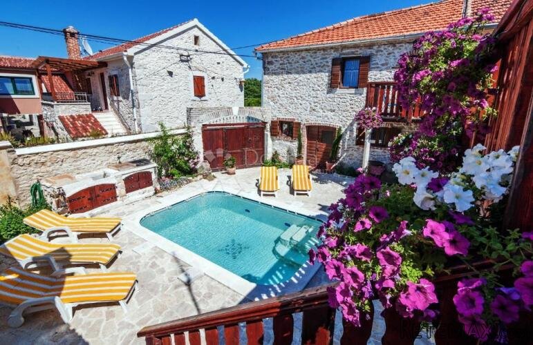 Zadar,Arbanasi - PROFITABILNA INVESTICIJA! 6 apartmana s baz