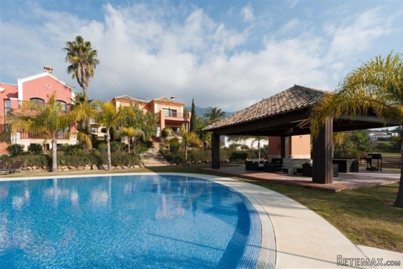 6 Bedrooms - Villa - Malaga - For Sale