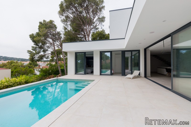 Minimalist house for sale in Tamariu..