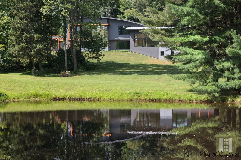 6 bedroom House For Sale: 157 CALHOUN..