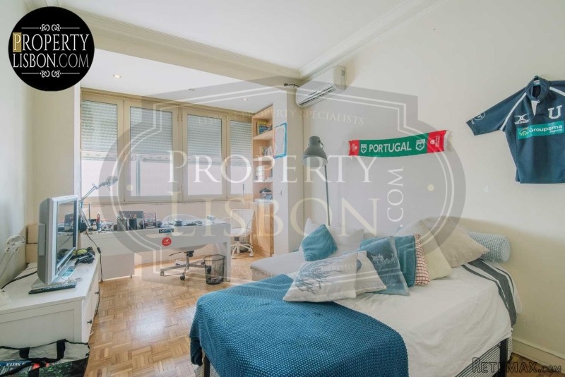 Luxury finishes T4+2 Lisbon Apartment..