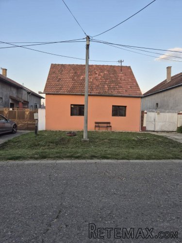 Prodajem kucu u Krcedinu