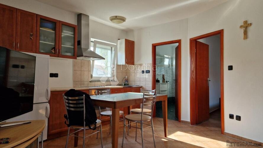 Centar Medulina. Pogled. 2 apt. Terasa. Parking 4 auta - 2
